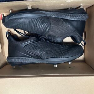 NEW BALANCE METAL BASEBALL CLEATS